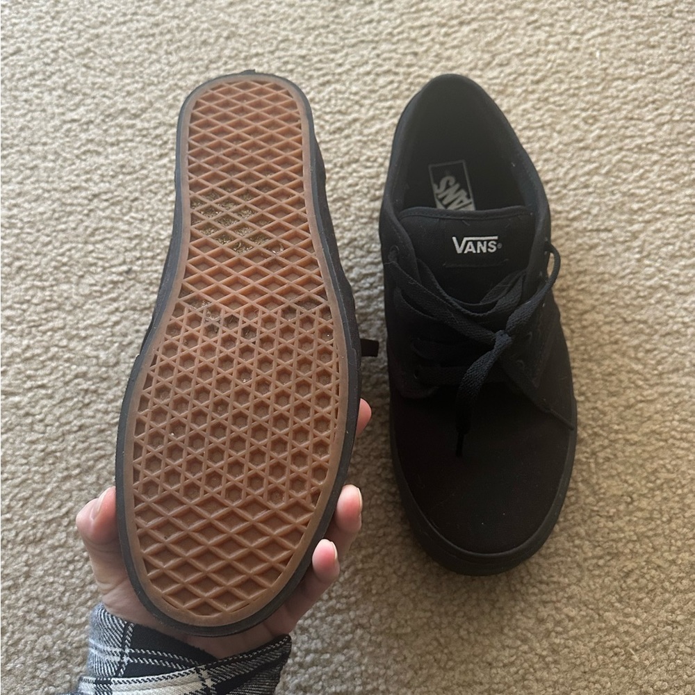Men’s black on black low top vans